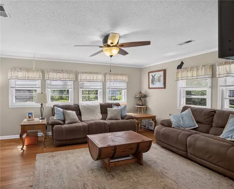 Living - 218 Justin Dr, Walhalla, SC 29691 photo 2 of 3