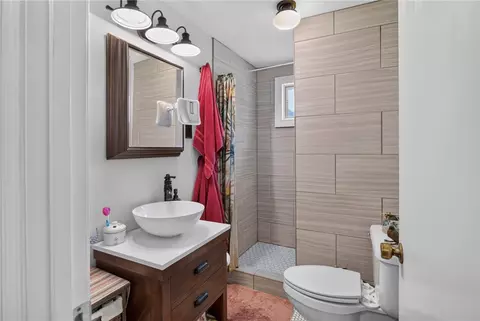 Bath - 218 Justin Dr, Walhalla, SC 29691 photo 1 of 1