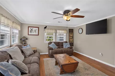 Living - 218 Justin Dr, Walhalla, SC 29691 photo 3 of 3