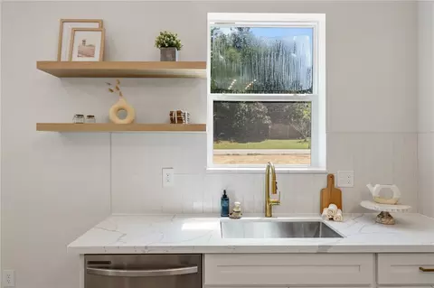 Kitchen - 103 Sitton Rd, Easley, SC 29642 photo 7 of 8