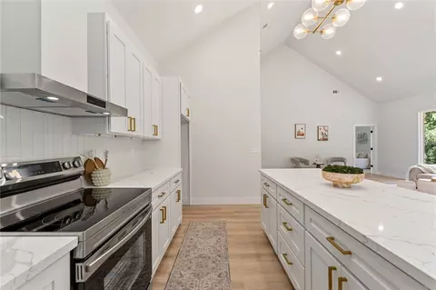 Kitchen - 103 Sitton Rd, Easley, SC 29642 photo 5 of 8