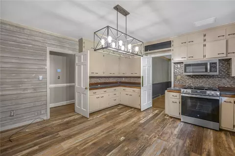 Kitchen - 111 Mountain View Dr, Easley, SC 29640 photo 4 of 4