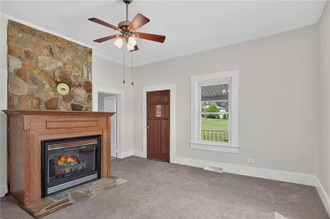 Living - 418 Gerber St, Walhalla, SC 29691 photo 2 of 5