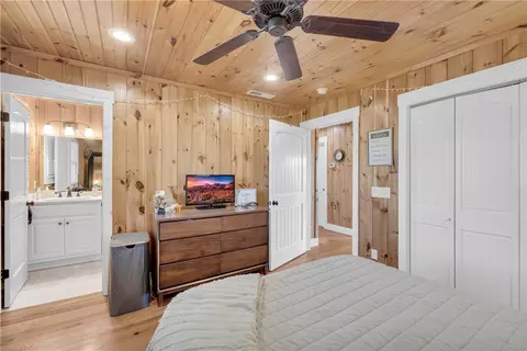 Bedroom - 498 Raines Rd, Mountain Rest, SC 29664 photo 3 of 4