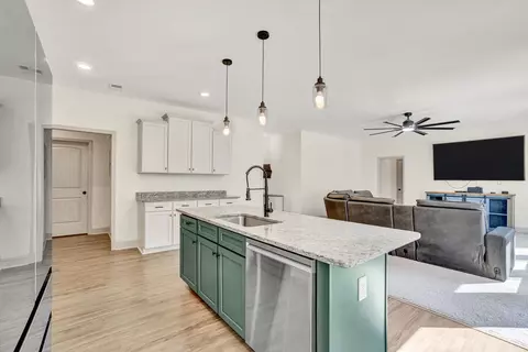 Kitchen - 620 Daventon Rd, Honea Path, SC 29654 photo 4 of 5