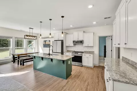 Kitchen - 620 Daventon Rd, Honea Path, SC 29654 photo 2 of 5
