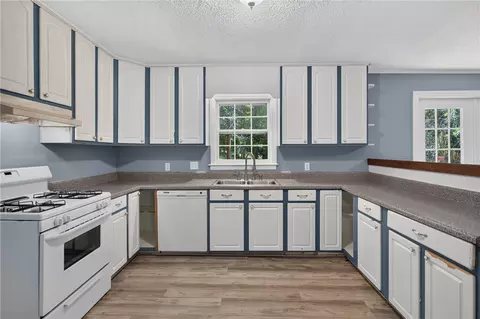 Kitchen - 1104 White St, Pendleton, SC 29670 photo 2 of 3