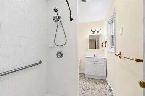 Bath - 322 Tribble St, Honea Path, SC 29654 photo 3 of 3