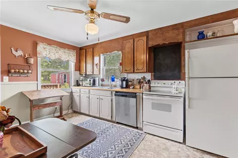 Kitchen - 26 Oak Dr, Honea Path, SC 29654 photo 1 of 4
