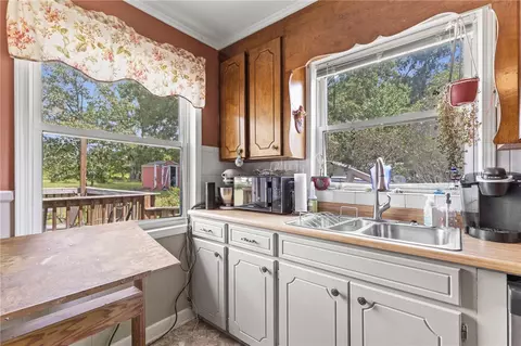 Kitchen - 26 Oak Dr, Honea Path, SC 29654 photo 2 of 4
