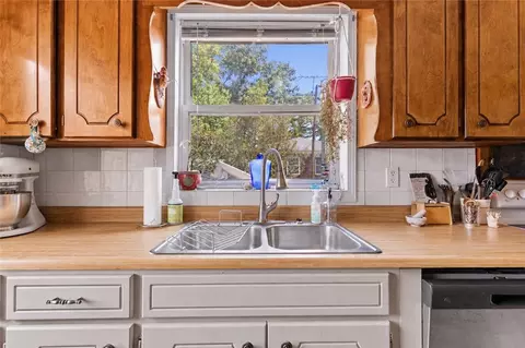 Kitchen - 26 Oak Dr, Honea Path, SC 29654 photo 3 of 4