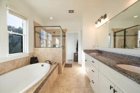 Bath - 409 Poe St, Clemson, SC 29631 photo 5 of 7