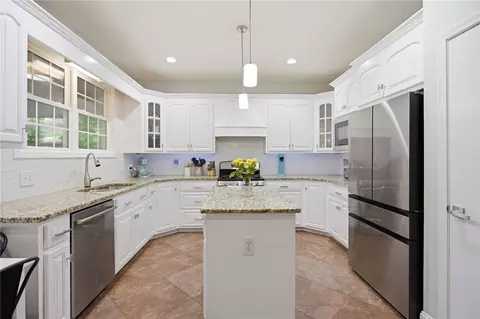 Kitchen - 207 Devonhurst Dr, Seneca, SC 29678 photo 2 of 3