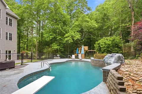 Exterior - 207 Devonhurst Dr, Seneca, SC 29678 photo 7 of 10