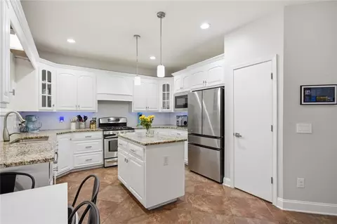 Kitchen - 207 Devonhurst Dr, Seneca, SC 29678 photo 3 of 3