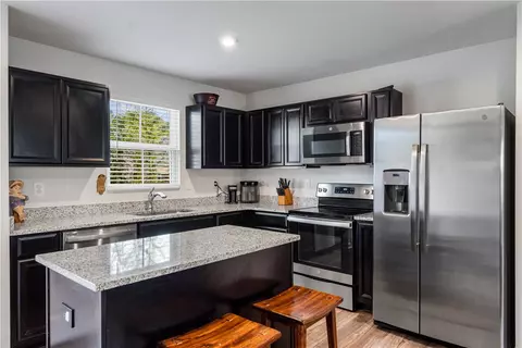 Kitchen - 115 Queens Mill Ct, Pendleton, SC 29670 photo 3 of 4