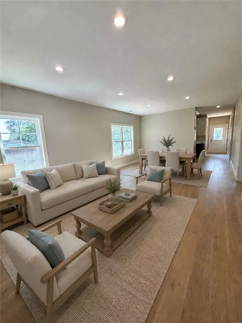 Living - 201 Harrison Ave, Walhalla, SC 29691 photo 2 of 4