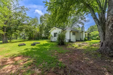 Exterior - 203 Muller Rd, Walhalla, SC 29691 photo 3 of 7