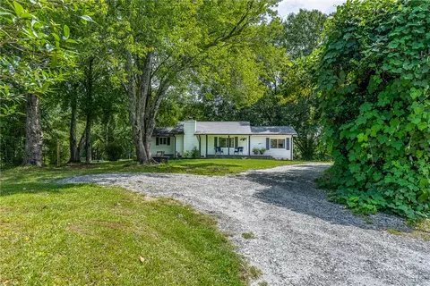 Exterior - 203 Muller Rd, Walhalla, SC 29691 photo 5 of 7