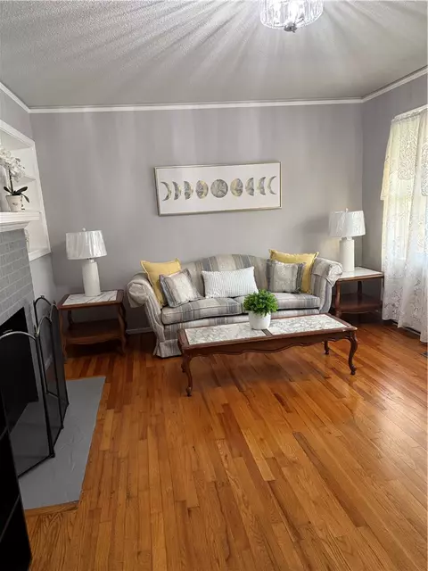 Living - 2008 Bolt Dr, Anderson, SC 29621 photo 2 of 3