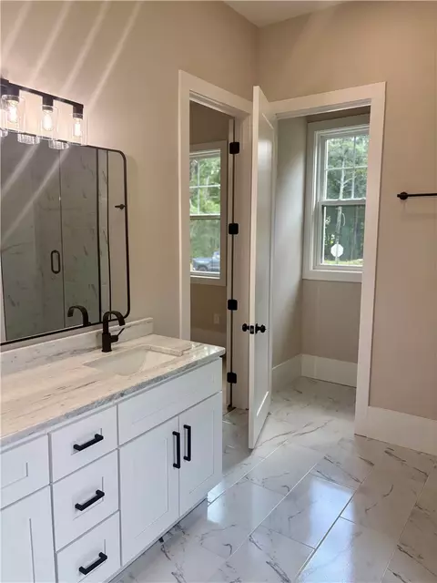 Bath - 854 Perkins Creek Rd, Seneca, SC 29678 photo 3 of 10