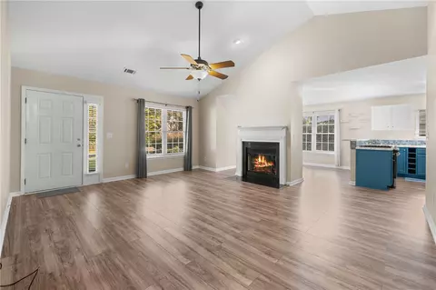 Living - 155 Grand Oak Cir, Pendleton, SC 29670 photo 3 of 4