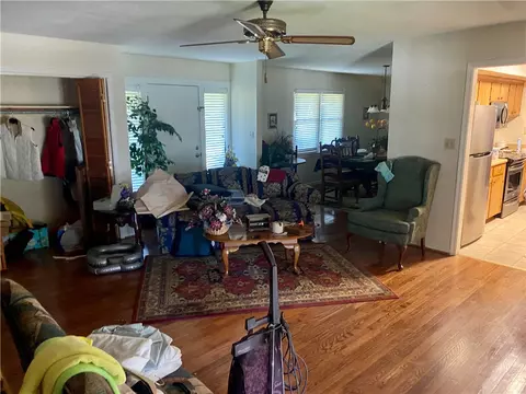 Living - 327 Five Forks Rd, Anderson, SC 29621 photo 2 of 3