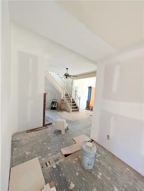 Entry Way - 359 Earle Rd, Central, SC 29630 photo 5 of 9