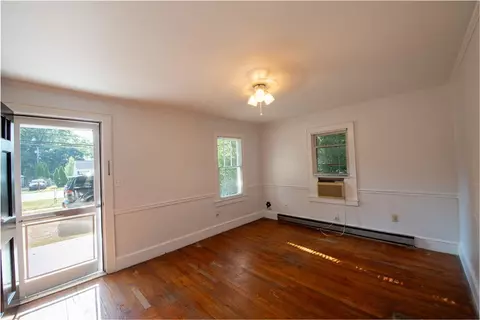 Living - 427 Lebanon Rd, Pendleton, SC 29670 photo 2 of 6