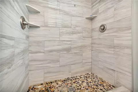 Bath - 464 Cedar Tree Dr, Walhalla, SC 29691 photo 3 of 3
