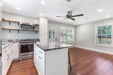 Living - 464 Cedar Tree Dr, Walhalla, SC 29691 photo 4 of 5