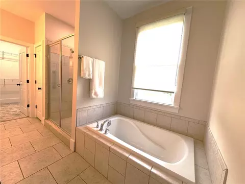 Bath - 521 Pershing Ave, Clemson, SC 29631 photo 2 of 4
