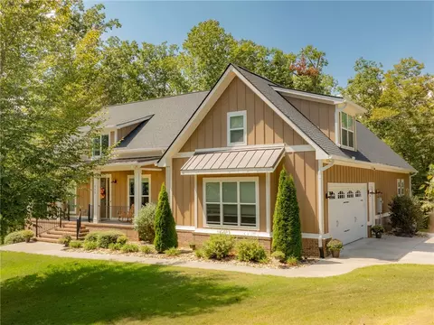 555 Riverstead Dr, Marietta, SC 29661