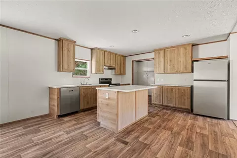 Kitchen - 332 Shenandoah Dr, Easley, SC 29642 photo 2 of 4