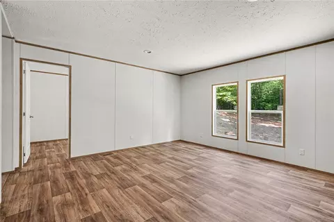 Living - 332 Shenandoah Dr, Easley, SC 29642 photo 6 of 6