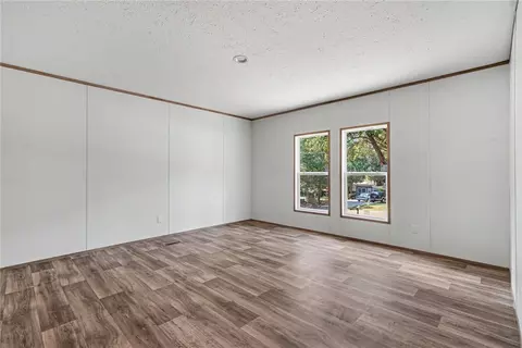 Living - 332 Shenandoah Dr, Easley, SC 29642 photo 5 of 6