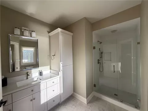 Bath - 357 Stardust Ln, Seneca, SC 29672 photo 6 of 7
