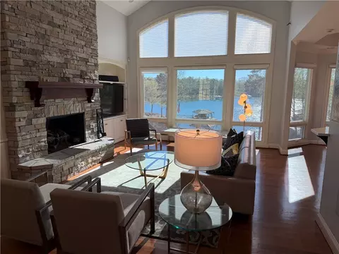Living - 357 Stardust Ln, Seneca, SC 29672 photo 2 of 4