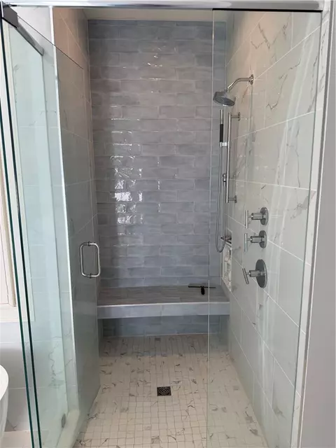 Bath - 357 Stardust Ln, Seneca, SC 29672 photo 3 of 7