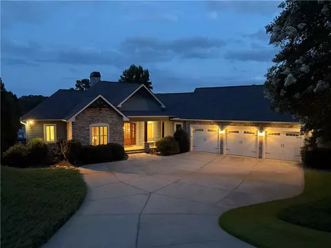 Exterior - 357 Stardust Ln, Seneca, SC 29672 photo 13 of 14