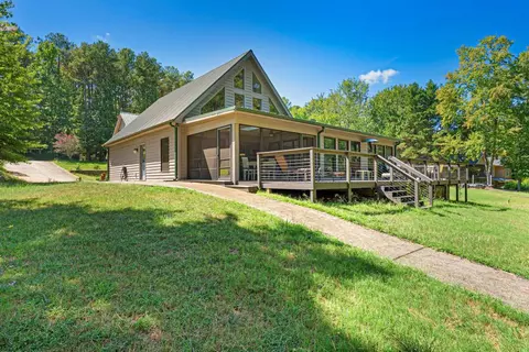 241 Grizzly Bear Ln, Hartwell, GA 30643