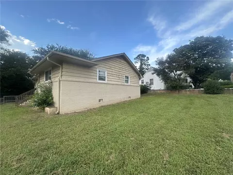 502 Seneca St, Seneca, SC 29678 photo 2