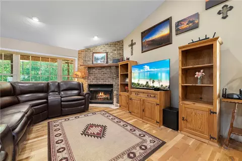Living - 304 Capps Rd, Walhalla, SC 29691 photo 2 of 2