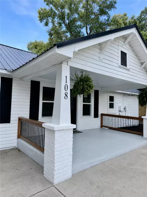 108 Boggs Dr, Townville, SC 29689