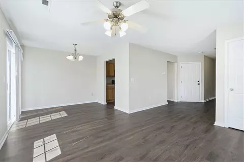 Living - 703 Bellview Way, Seneca, SC 29678 photo 3 of 4