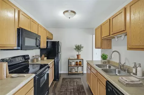 Kitchen - 703 Bellview Way, Seneca, SC 29678 photo 2 of 5