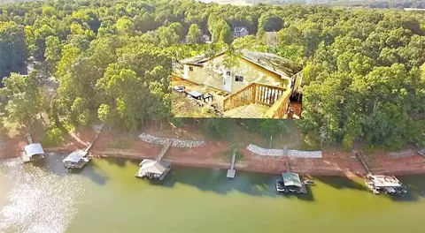 802 Dogwood Ln, Townville, SC 29689