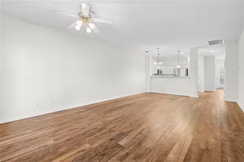 Living - 118 Heritage Pl, Pendleton, SC 29670 photo 2 of 3