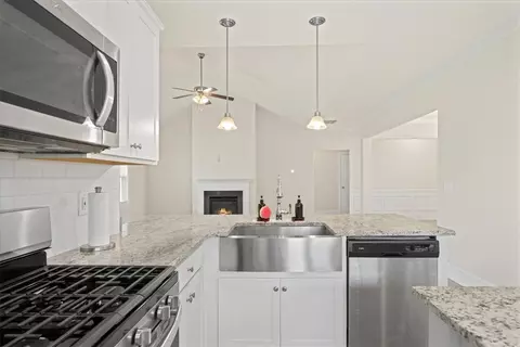 Kitchen - 180 Spyglass Ln, Pendleton, SC 29670 photo 3 of 6