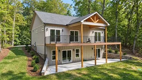 420 Lake Place Dr, Lavonia, GA 30553